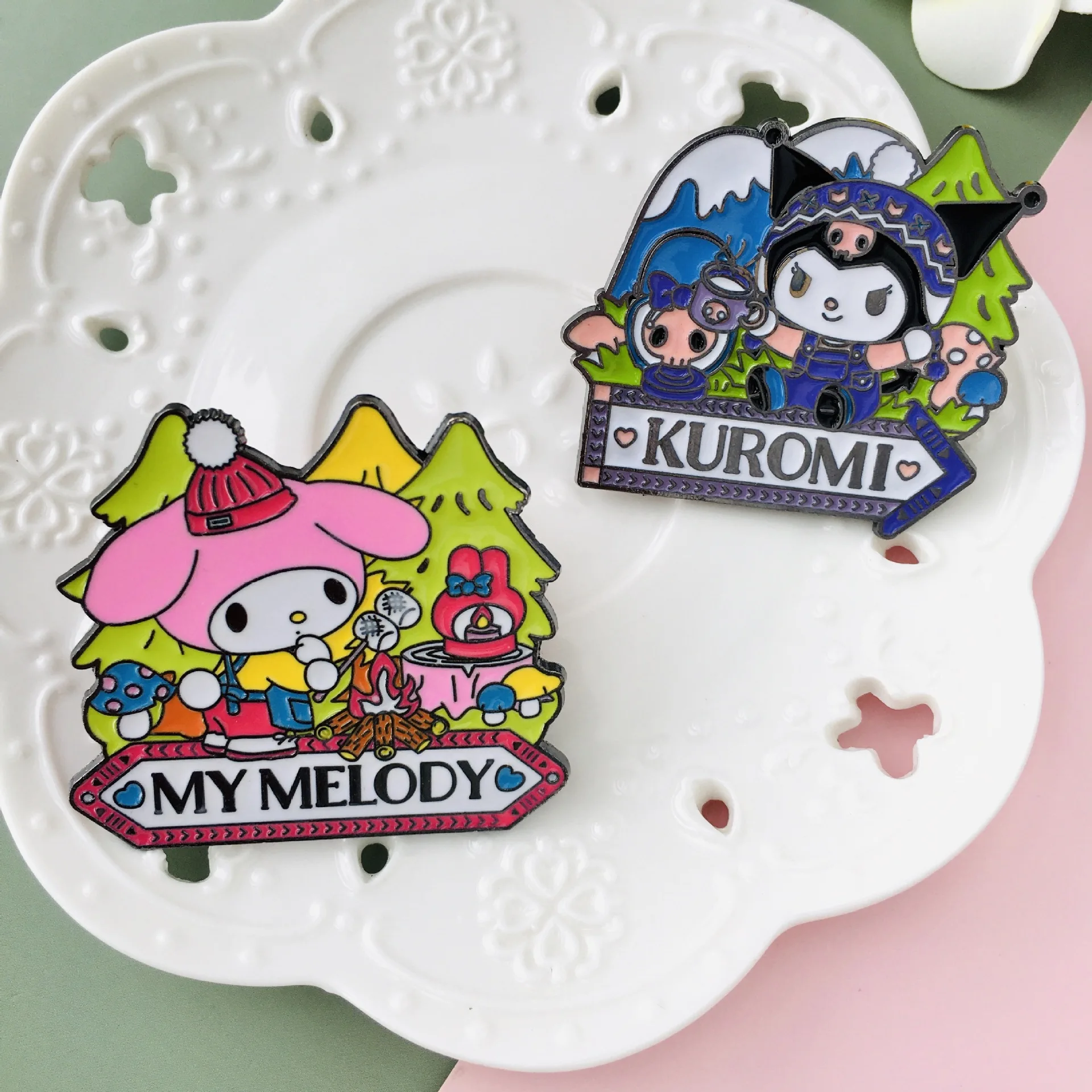 MINISO Cute cartoon characters HelloKitty MyMelody Cinnamoroll Kuromi Exquisite brooch badge