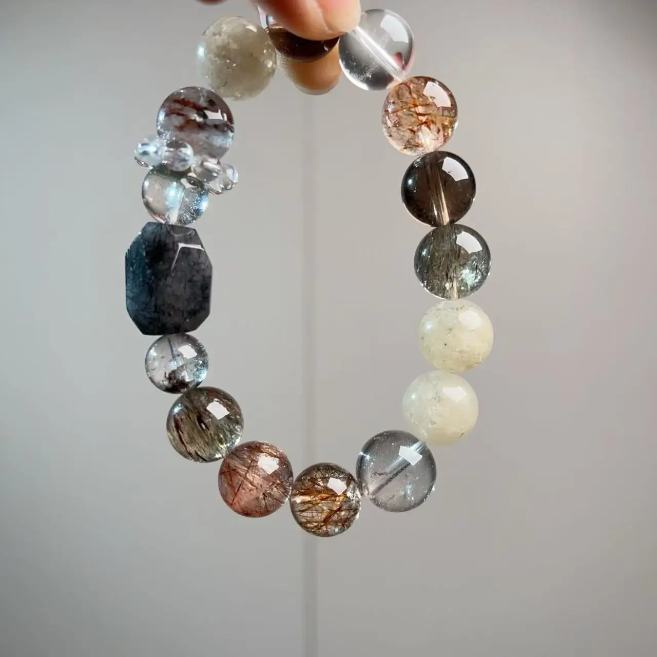 Natural Crystal Bracelet Black Gold Super Seven Ghost Rabbit Fur Fashionable Luxury Bracelet Original Design