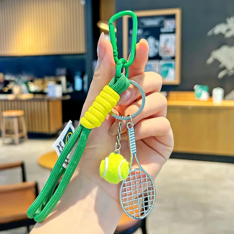 Llavero tejido a mano con colgante de raquetas de tenis creativas, bonito llavero, decoración de bolso para mujer