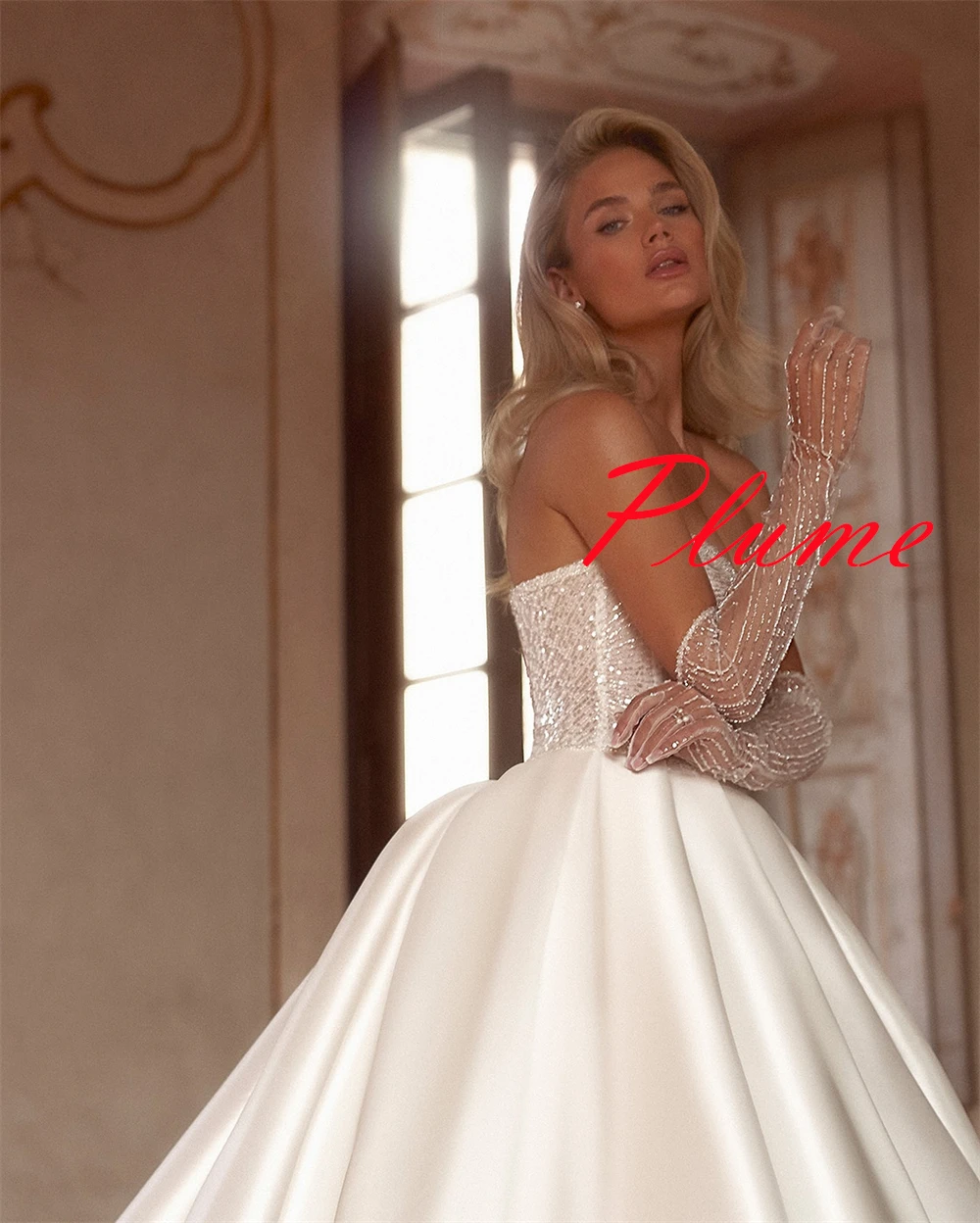 Exquisitos vestidos de novia de satén blanco personalizados, vestido de novia sencillo sin tirantes de manga larga, vestido de novia con cola de capilla y lazo sin espalda