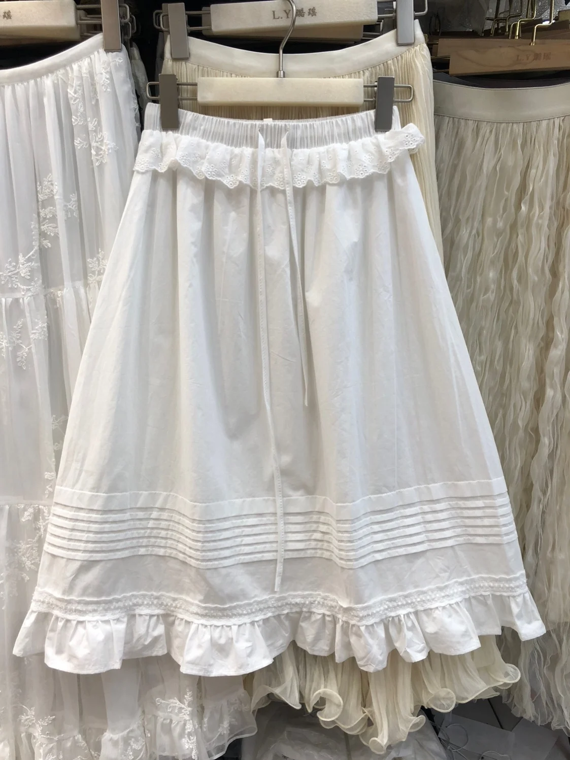 

Dongda Gate 2026 Semi-skirt New Pure Color Belted Lace Trim Mid-length Pleated Floral Sweet Gored White Skirt