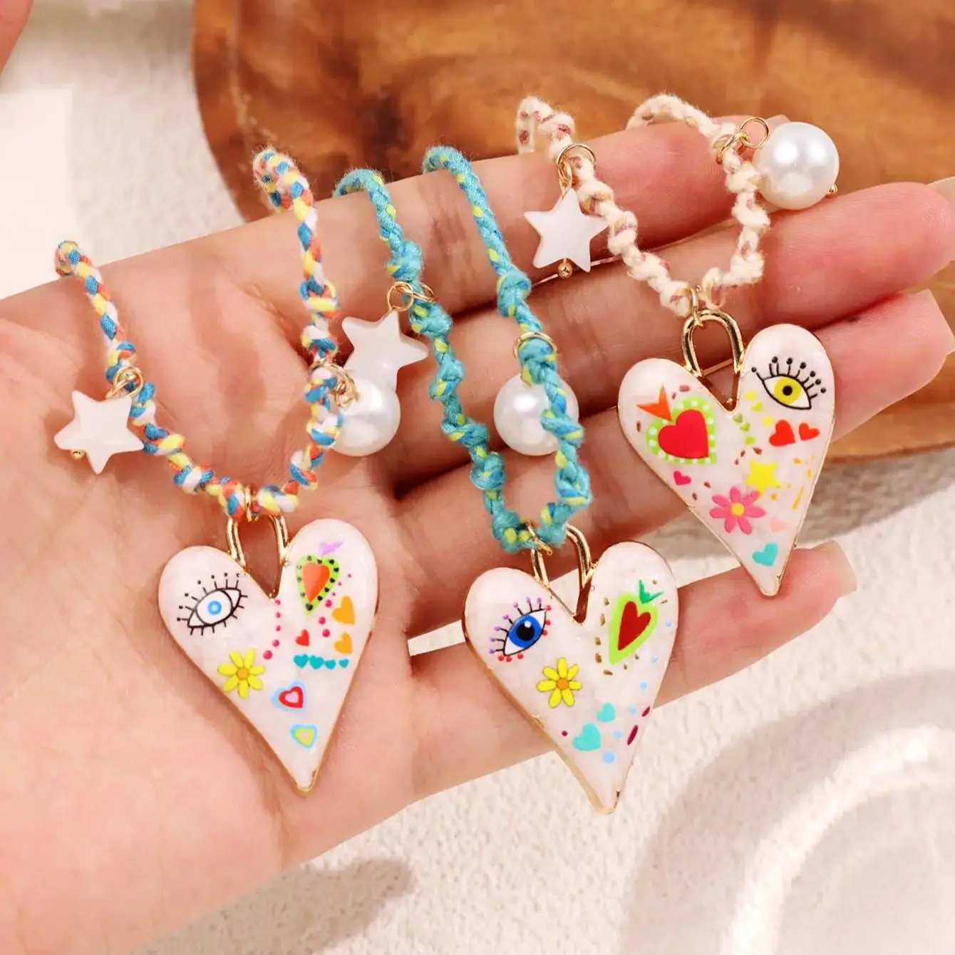 Böhmischer Stil Große Herz-Anhänger-Halskette Niedliche Sternaugen-Herz-Schmuckstücke für Frauen Modisches Alltags-Accessoire NEU