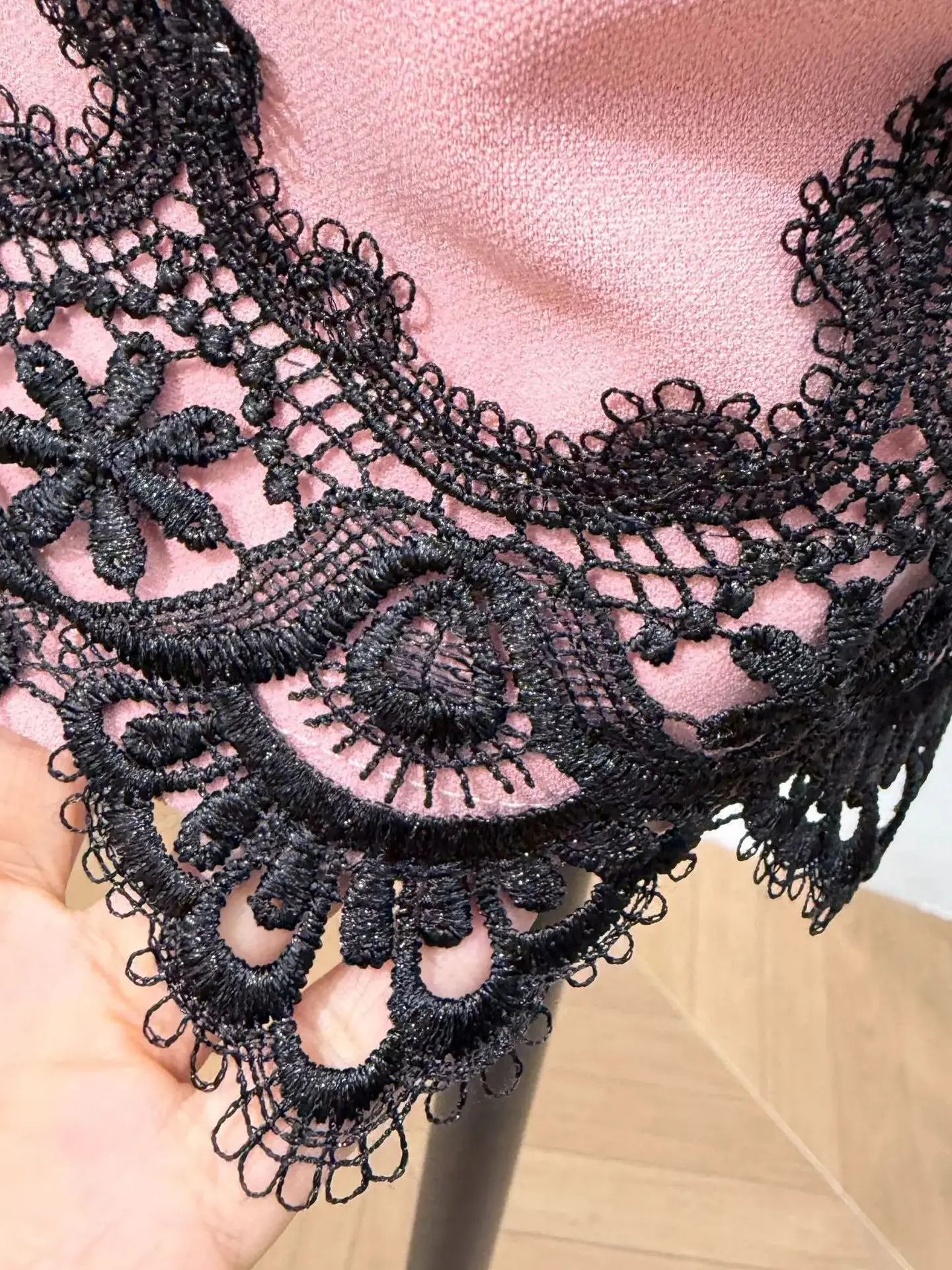 Sexy cinghie di pizzo canotta abiti da donna scollo a V senza maniche a vita alta aderente dolce unico abbigliamento da donna vestito da festa abiti