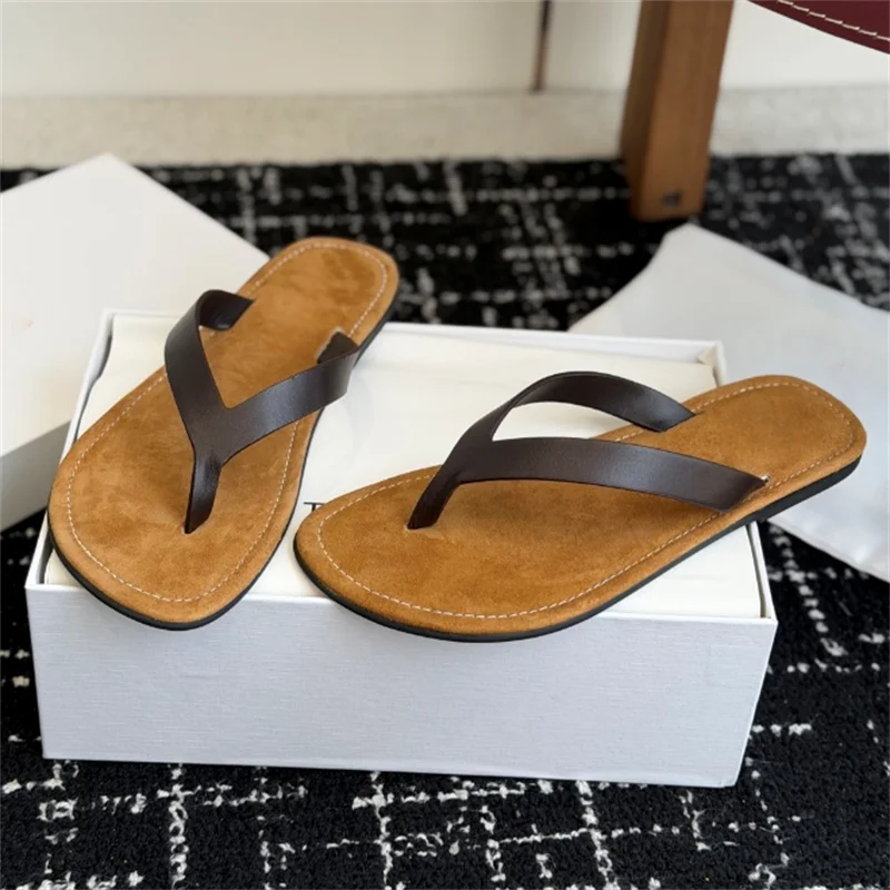 The New Thong Sandals Are Made of Fine Calf Leather, Leather Lining, Fashionable Round Toe Rubber Sole, Craftsmanship and Simple