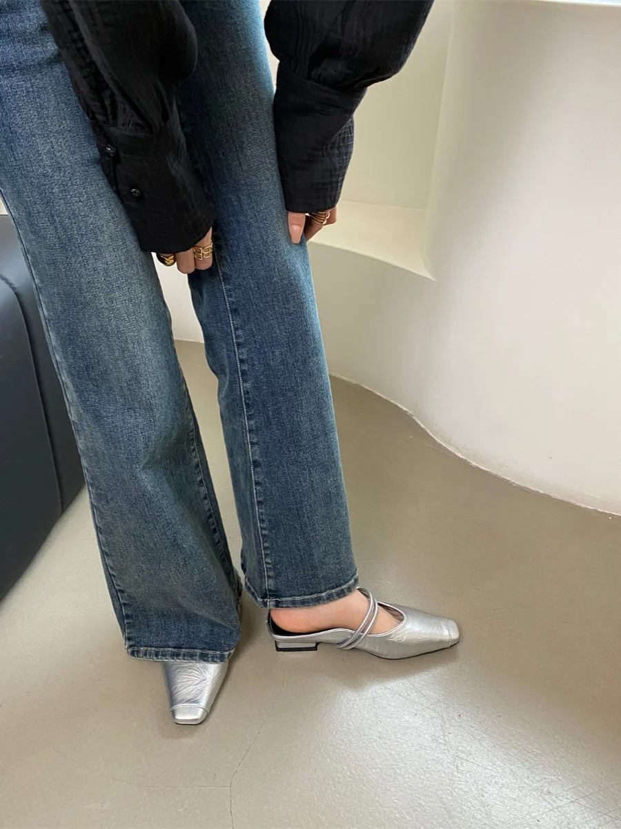 صندل ماري جين بكعب منخفض فضي للنساء، أحذية صيفية مريحة للارتداء الخارجي، أحذية انزلاقية برأس مربع وكعب مسطح، صندل على الطراز ...
