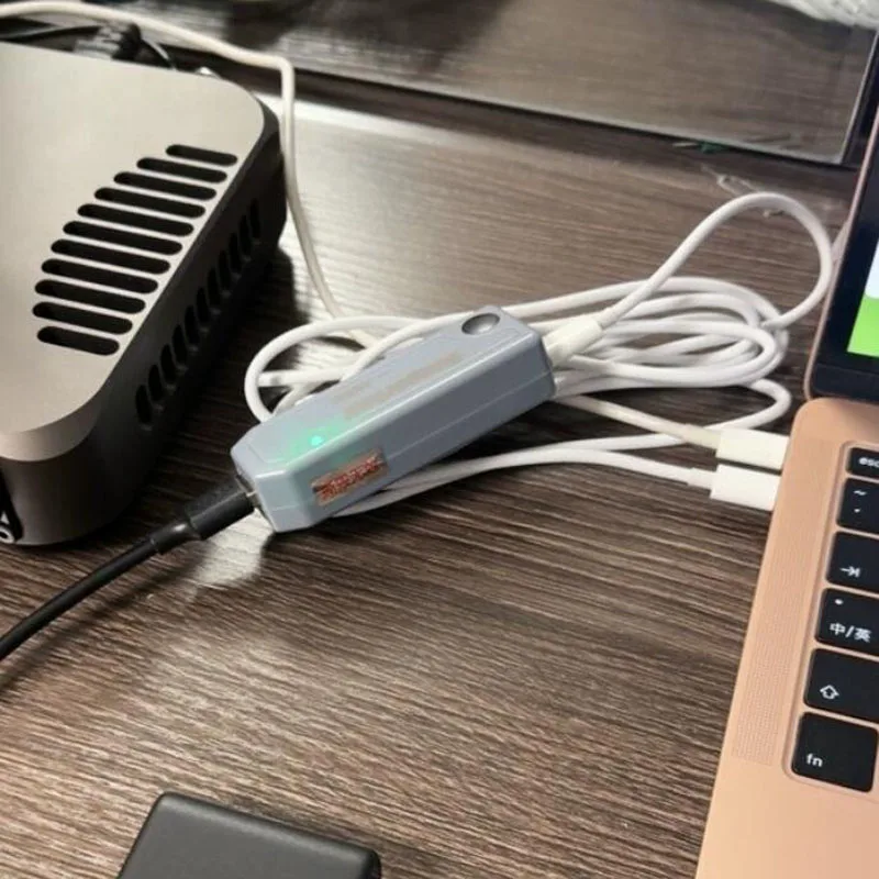

3500VAC Galvanic Isolation, 5V 1A Regulated Output, One‑Button Switch, Type‑C Input - 480Mbps USB High Speed Isolator