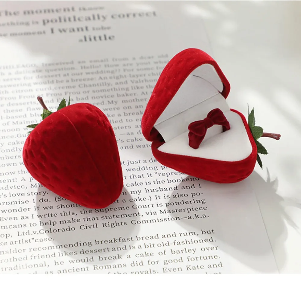 

Flocking Plastic Strawberry Ring Box Gift Boxes Red Pink Ring Holder Romantic Organizer Engagement Ring Case