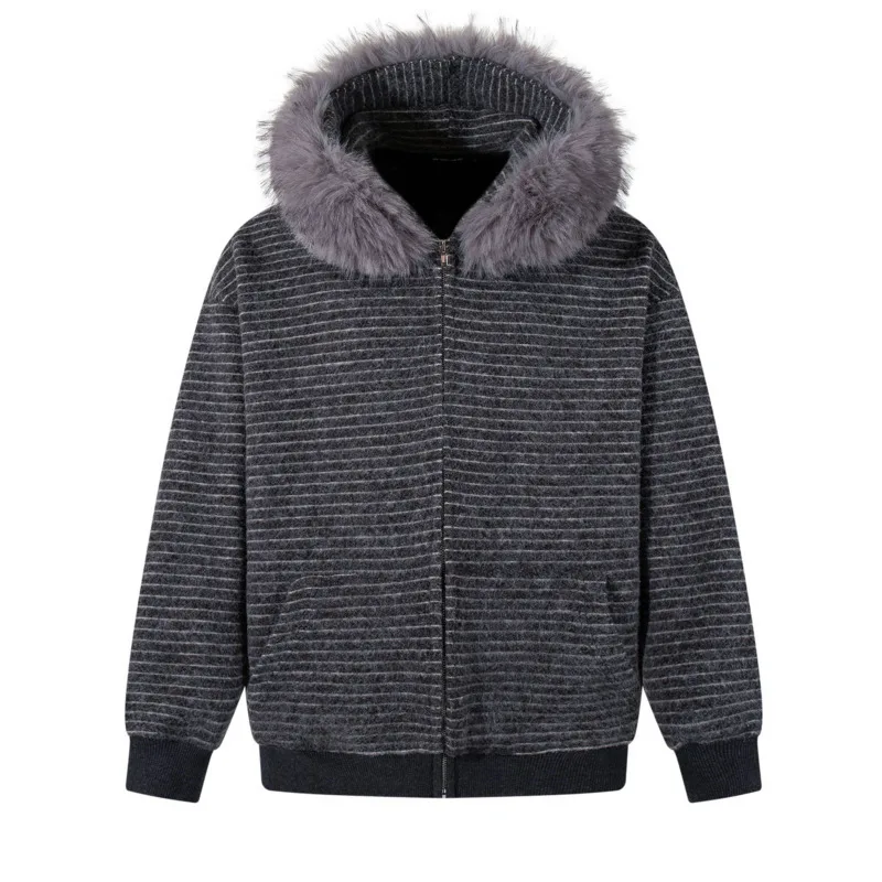 سترة زوجين فضفاضة غير رسمية لخريف وشتاء 2025 سترة أمريكية كلاسيكية قابلة للفصل بياقة كبيرة من الفرو سترة بقلنسوة مخططة