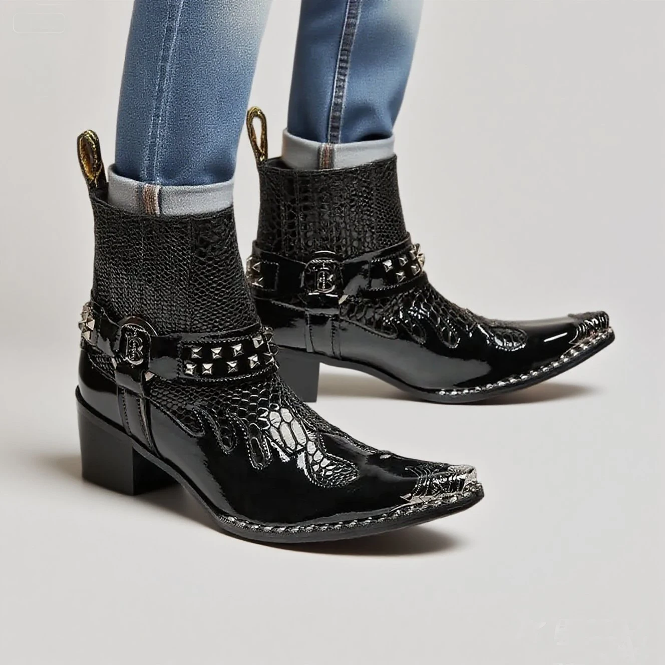 Schwarze Herren-Stiefeletten aus Schlangenleder mit Nietenbesatz, Blockabsatz, auffälliges Design, modische Schuhe für Bars, Bühnen, Streetwear und besondere Anlässe. – Detail 5