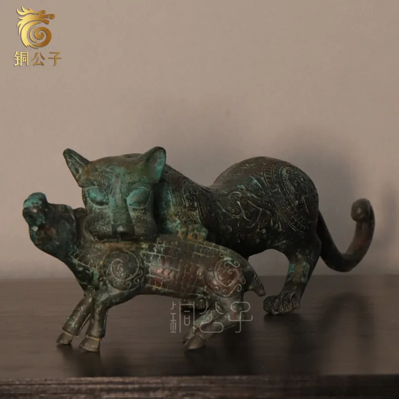 Devouring Bronze Tiger Feeding Deer Antique Style Vintage Desktop Ornament Collectible Craft Wholesa