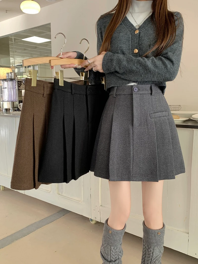 Plus size women clothing High Waist Black Woolen Skirt New Spring Casual Pleated Skirt Chubby Girl Slimming Short dress Women's