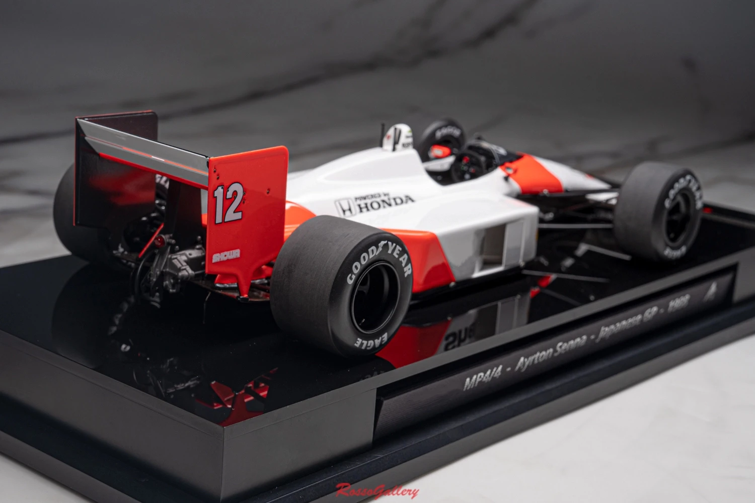 アマルガム AMA 1:18 F1 MP4-4 セナシミュレーション限定版樹脂金属静的車モデルおもちゃギフト