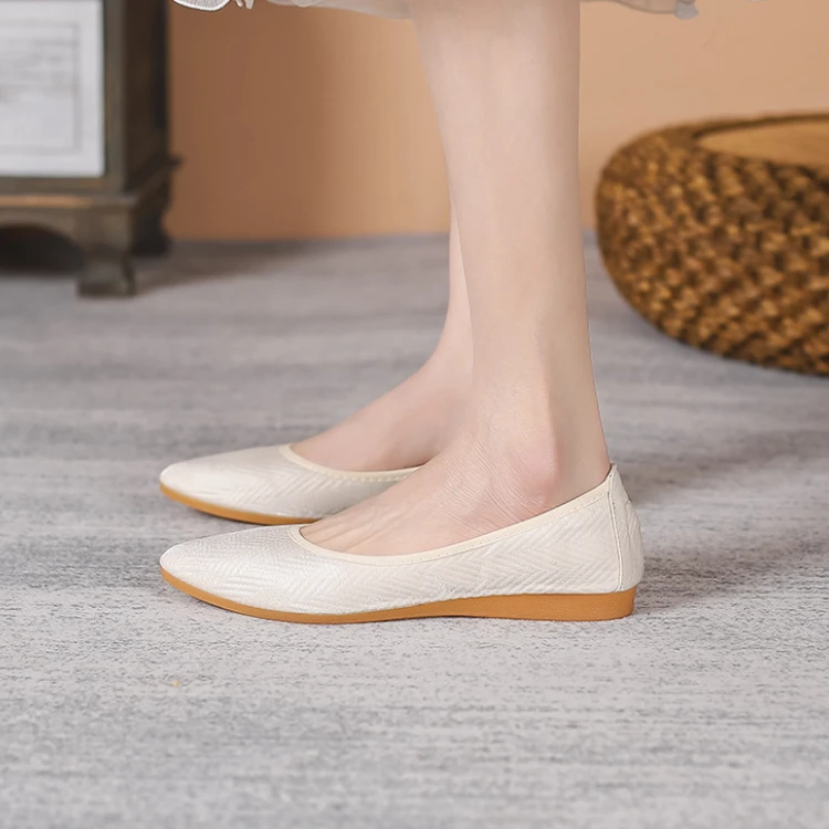 

2023 New Shallow Mouth Simple Daily Versatile Flat Bottom Fairy Bean Ladle Shoes Pointed Toe Shoes for Girl