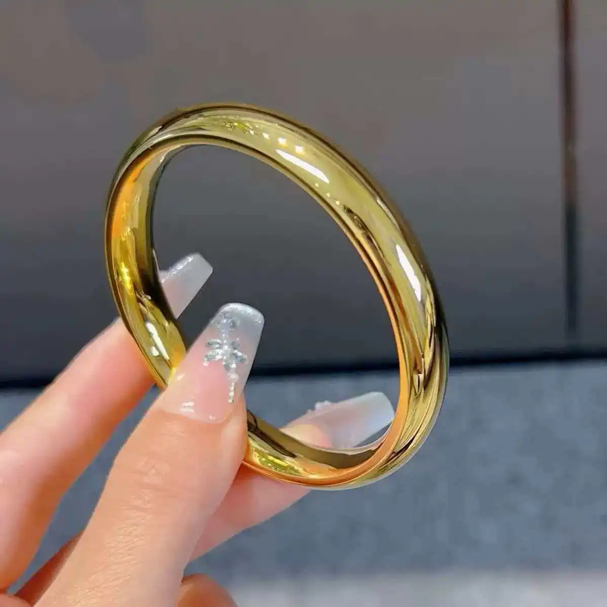 Daily Commute Bright Surface Loach Back Plain Bangle For Women 24K Gold AU999, easy to match any outfit