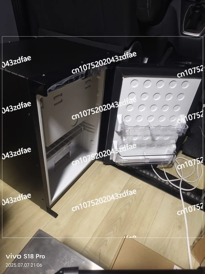 

Suitable for RV Appliances 12/24V Outdoor CR65X OEM Customized Color Reversible Door Mini Mobile Home Camping Refrigerator
