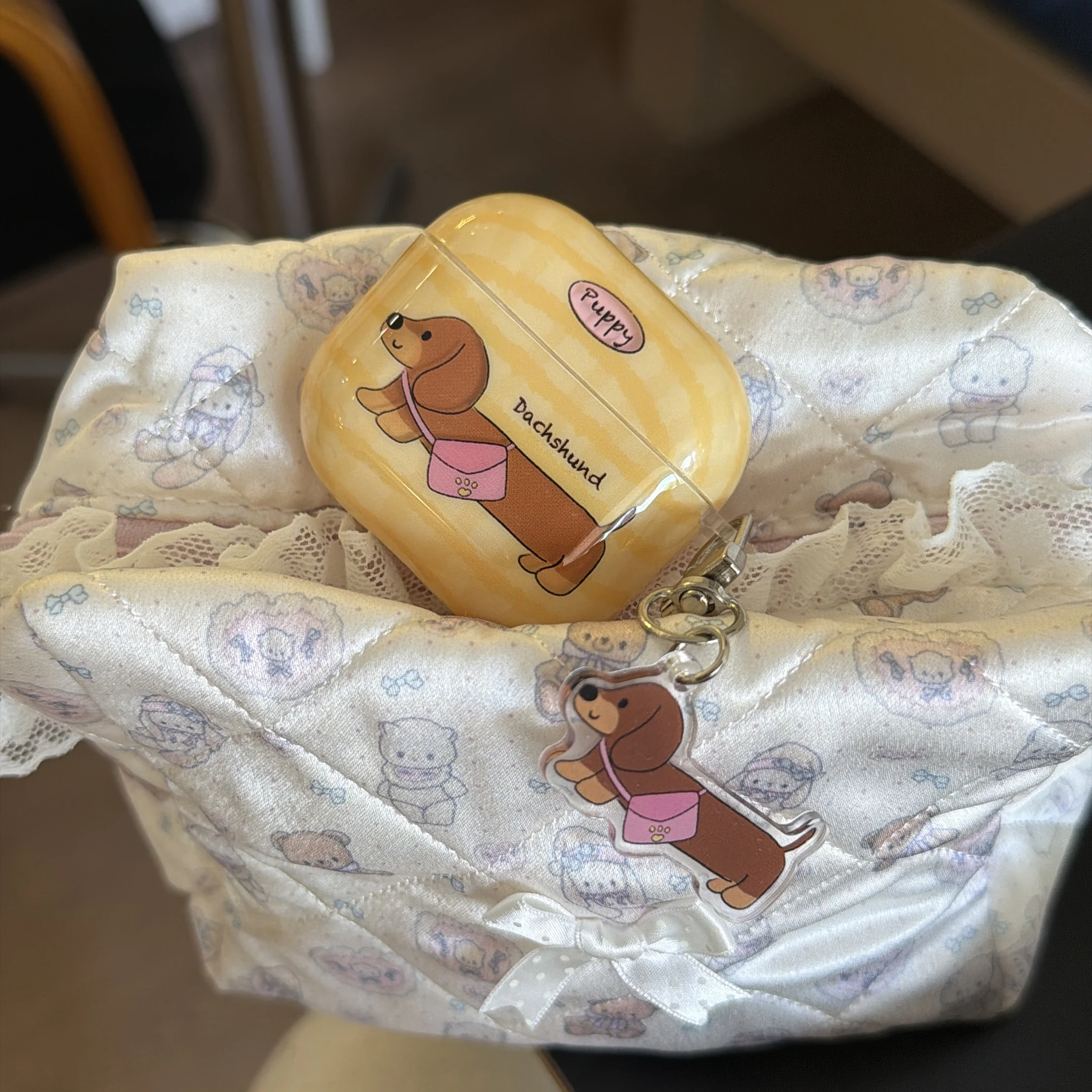 Healing Style Dachshund Illustration Earphones Case For AirPods 2/3/4/Pro/Pro2/Pro3 Yellow Striped Soft Shell + Acrylic Keychain