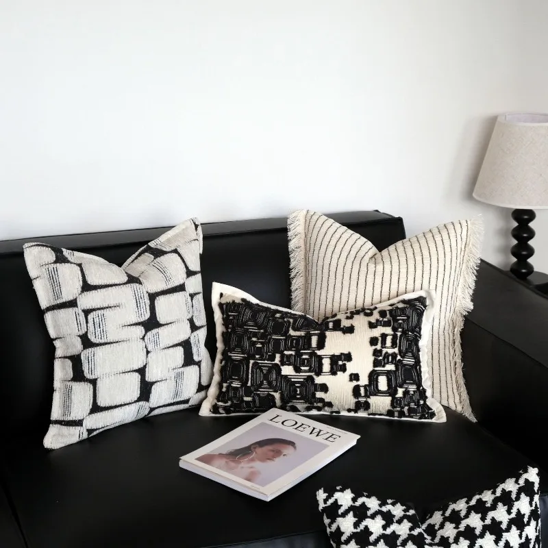

Black-White Geometric Clipped Jacquard Cushion Cover Modern Luxury Chenille Retro Woven Pillow Cover Decor Home Cushion Case