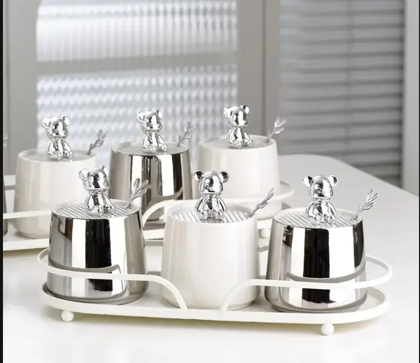 

Bear Spice Bottle Ceramic Seasoning Can Set Kitchen Salt Pepper Sugar Storage Can Decoration Nordic Home Spice Storage Container