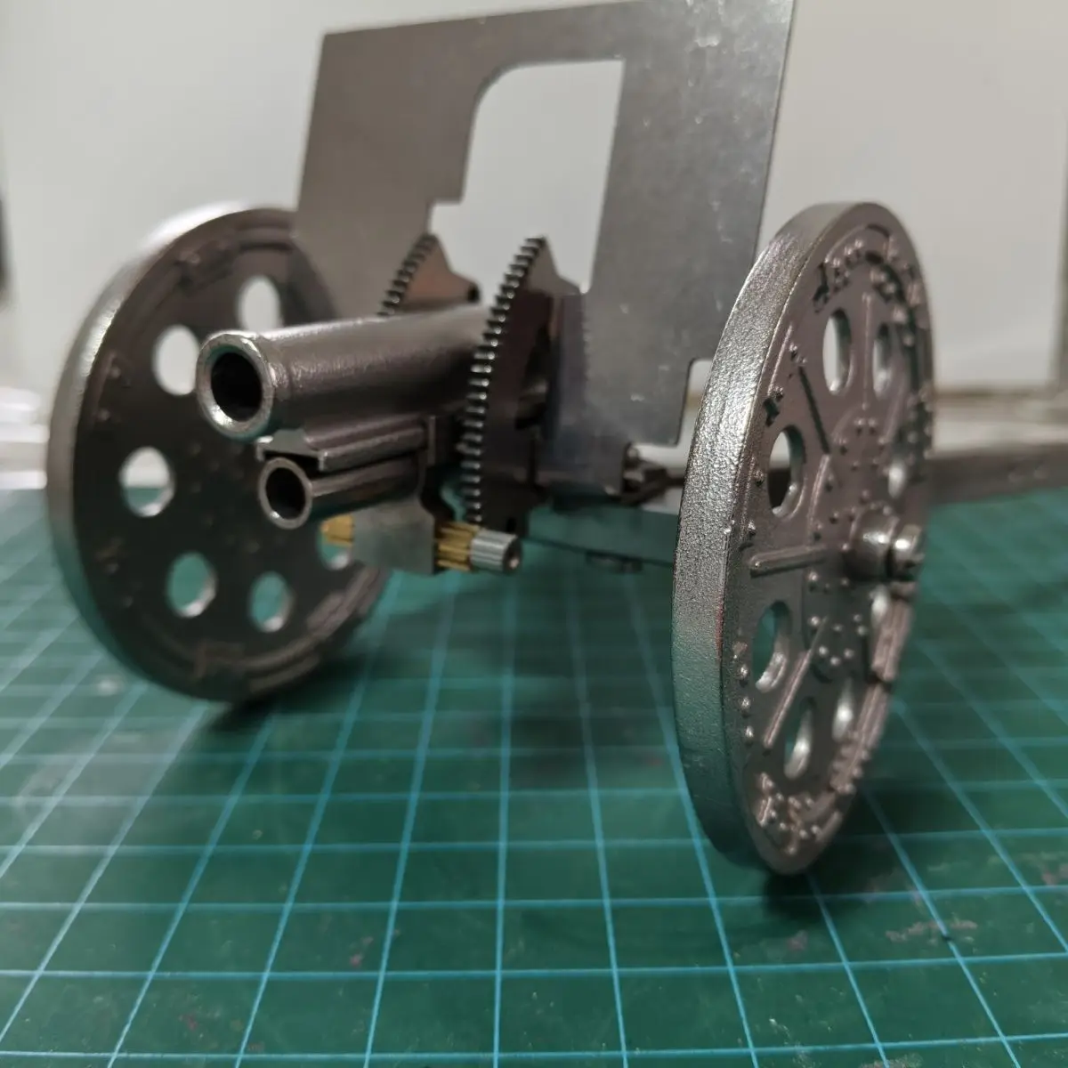 Stainless Steel WWII Miniature 92 Infantry Gun Model, Realistic Ornament for Military Collectors, Desktop Decor