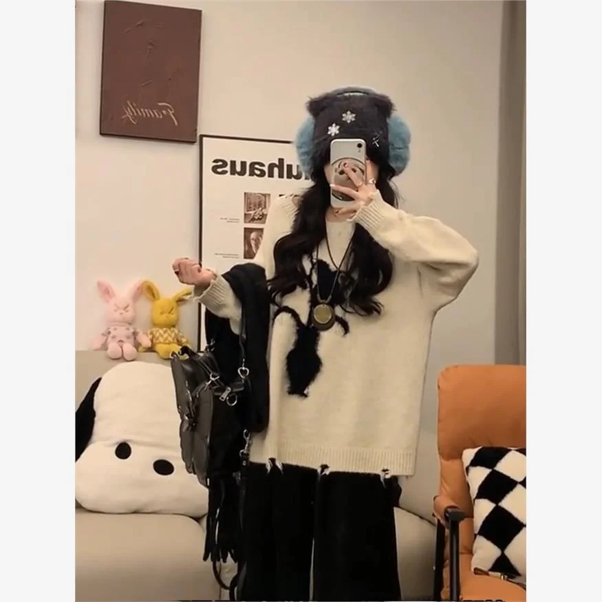 Luźny sweter damski z dzianiny na jesień i zimę, kolor Cr, styl lazy, atmosfera, poczucie Y2K, okrągły dekolt, inne materiały 00%