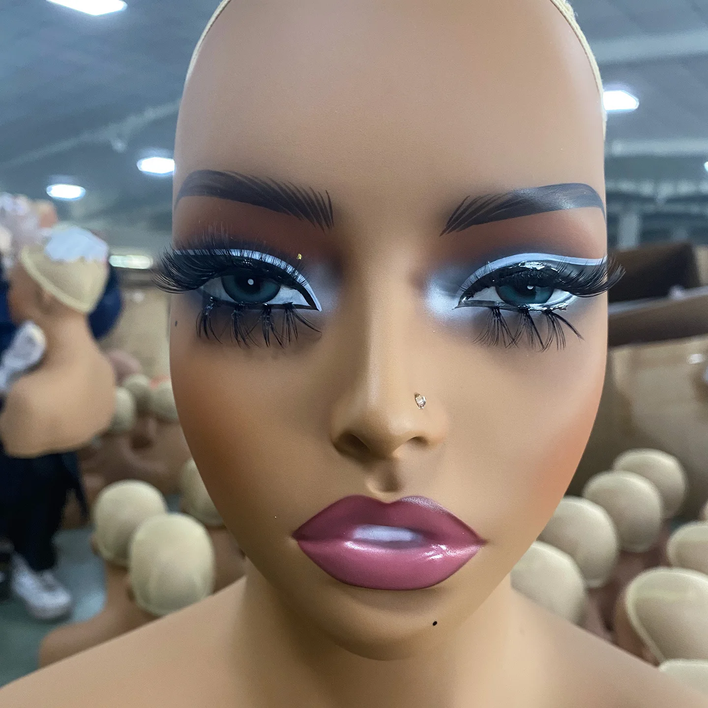 busto-manichino-femminile-in-pvc-con-spalle-trucco-con-ciglia-ombretto-con-strass-testa-manichino-per-esposizione-parrucche