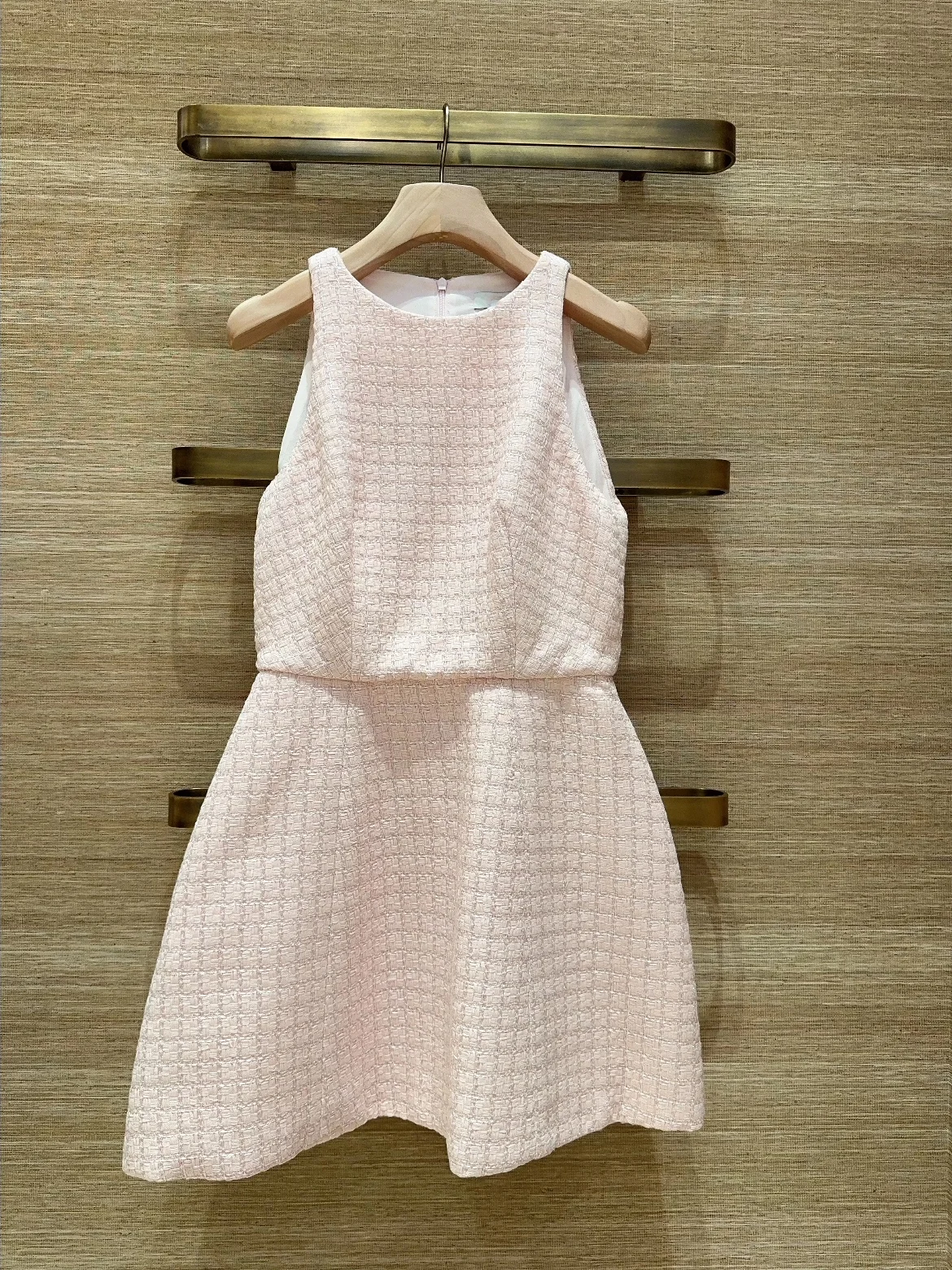

Heidd Early Spring 2026 Pink Age-Defying Plaid Sleeveless Coarse Tweed Dress High Waist Polished Style Polyester Fiber Dress