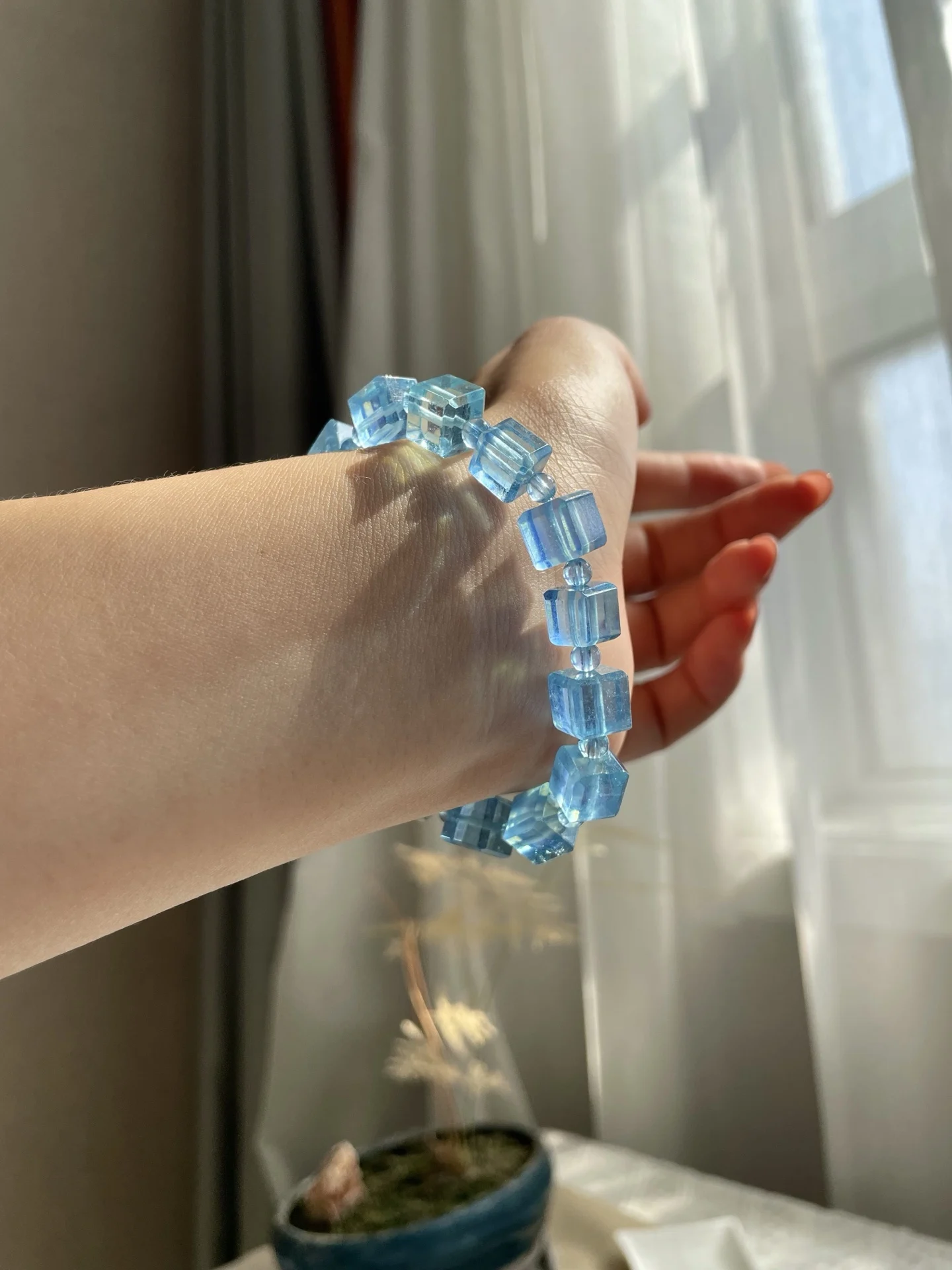 

Натуральный синий аквамарин, прозрачные бусины, браслет для женщин и мужчин, Бразилия, 8,5*8,5 мм, эластичный синий аквамарин, ювелирные изделия AAAAA