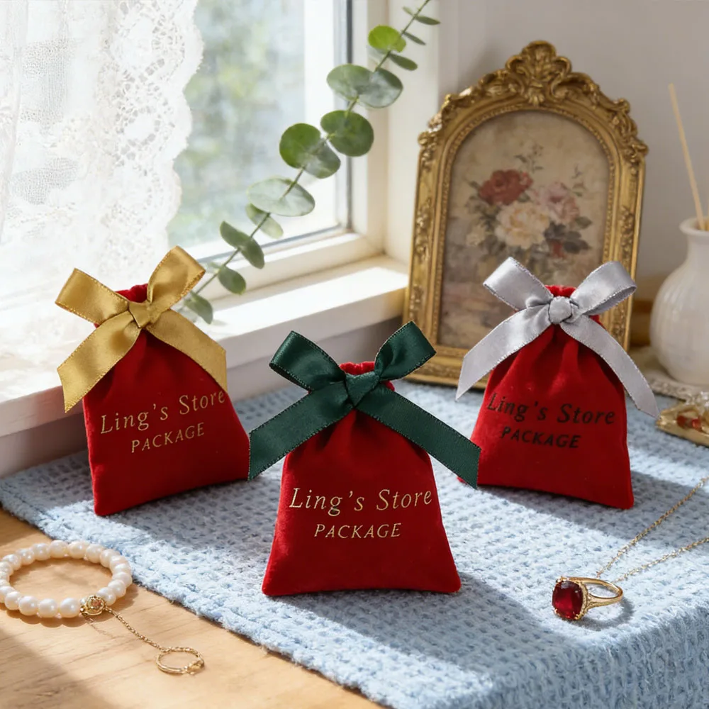 

100 шт. бархатных мешочков для украшений с индивидуальным логотипом, подарочные мешочки на шнурке, органайзеры для упаковки, для девочек, свадебные сувениры, конфеты, подарочные пакеты