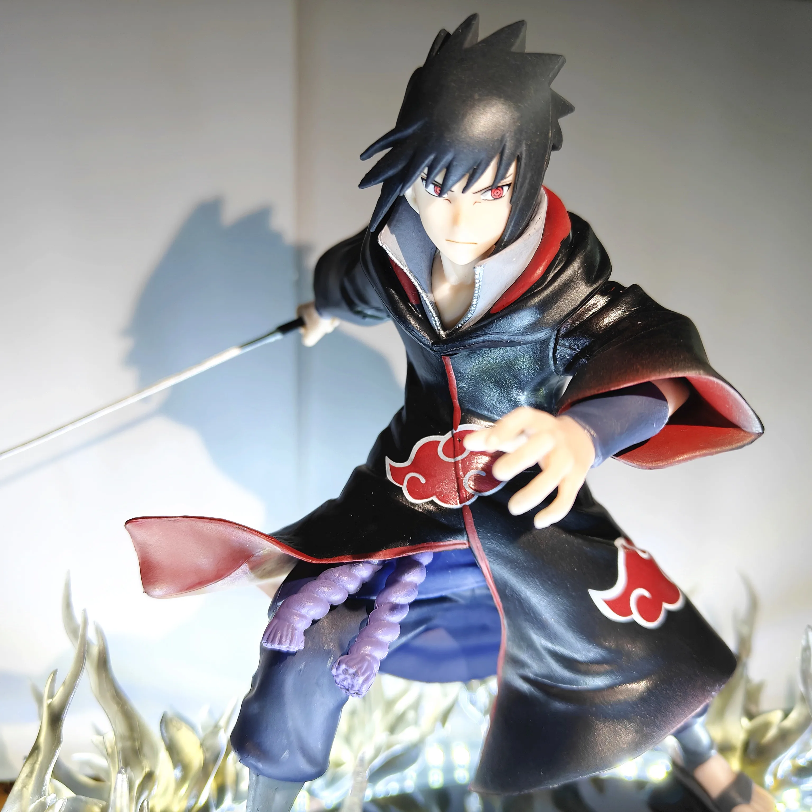 Anime Naruto VS Shippuden Sasuke Sharingan Amaterasu noir feu effet Led figurine jouets PVC modèle Collection