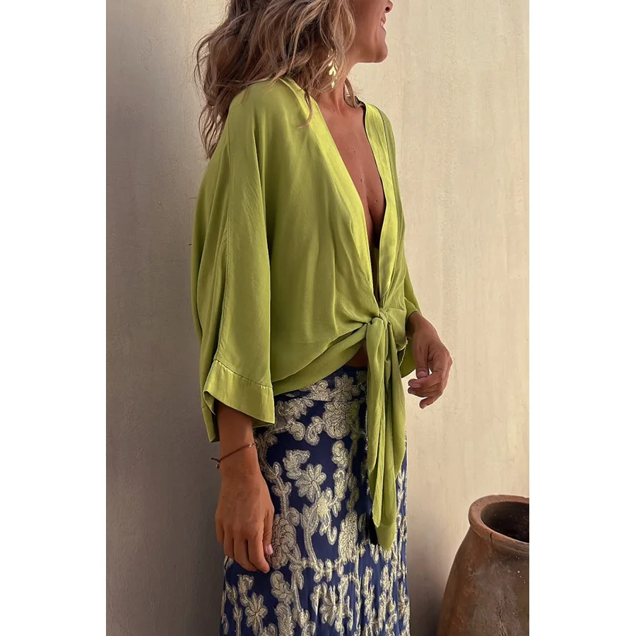 بلوزة نسائية جديدة لربيع وصيف 2023 برباط وأكمام سبعة أرباع INS فضفاضة للإجازات متعددة الألوان