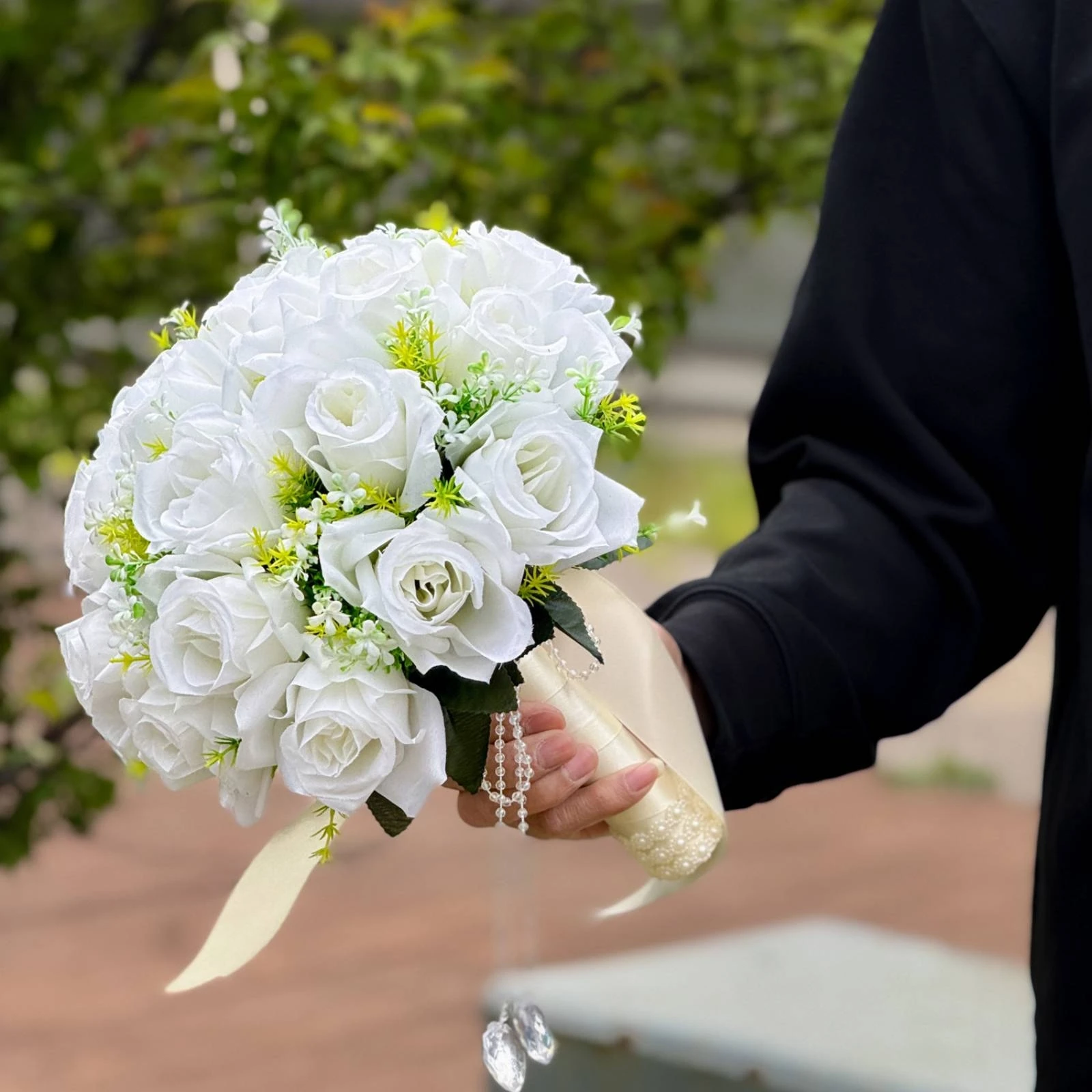 Silk Rose Wedding Bouquet Low-Maintenance Bridal Bouquet with Satin Ribbon Handle Flower Arrangement Romantic Photogenic