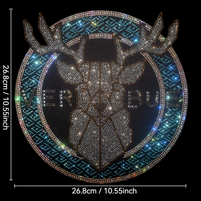 

Одежда, футболки и аксессуары для одежды своими руками со стразами и модными большими тканевыми наклейками и стразами.