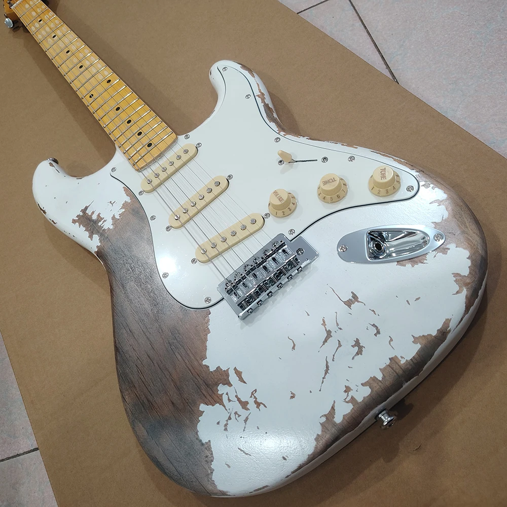 High quality white relic treated electric guitar, swamp wolfberry body, maple fingerboard head, in stock for quick delivery