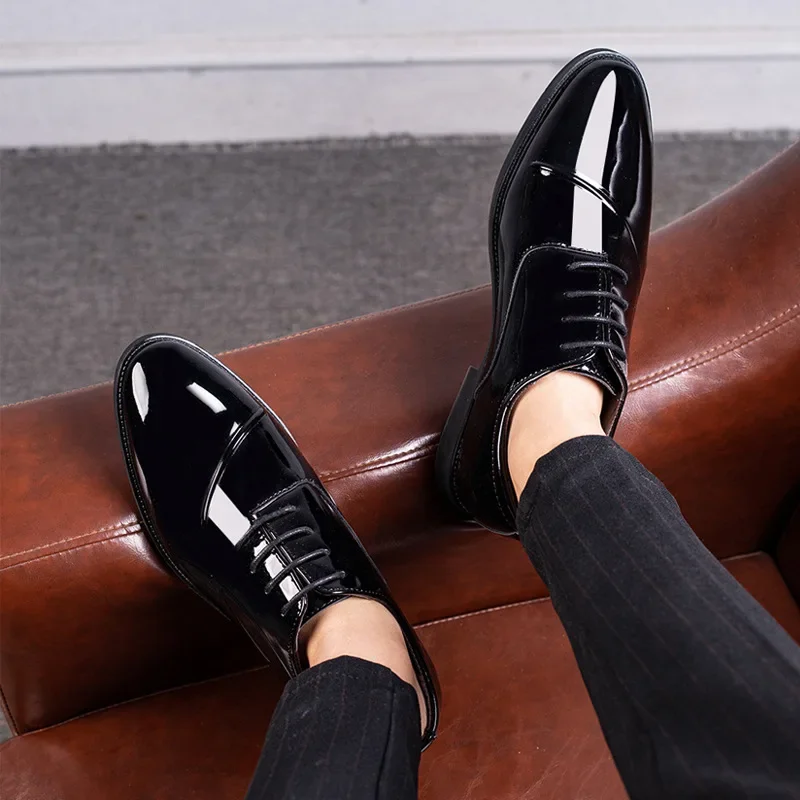 New Shiny Leather Shoes 2024 Men Business Formal Shoes All-match Wedding Party Shoes for Men Black Patent Leather Italian