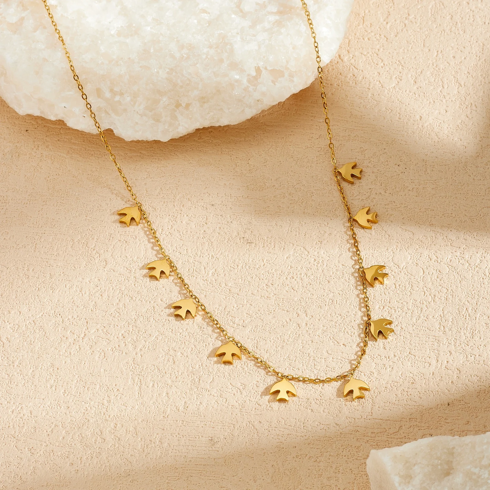 Stainless Steel Golden Bright Round Fish Multi Pendant Necklace Women Fashion Non-fading Neck Chain Jewelry Gift