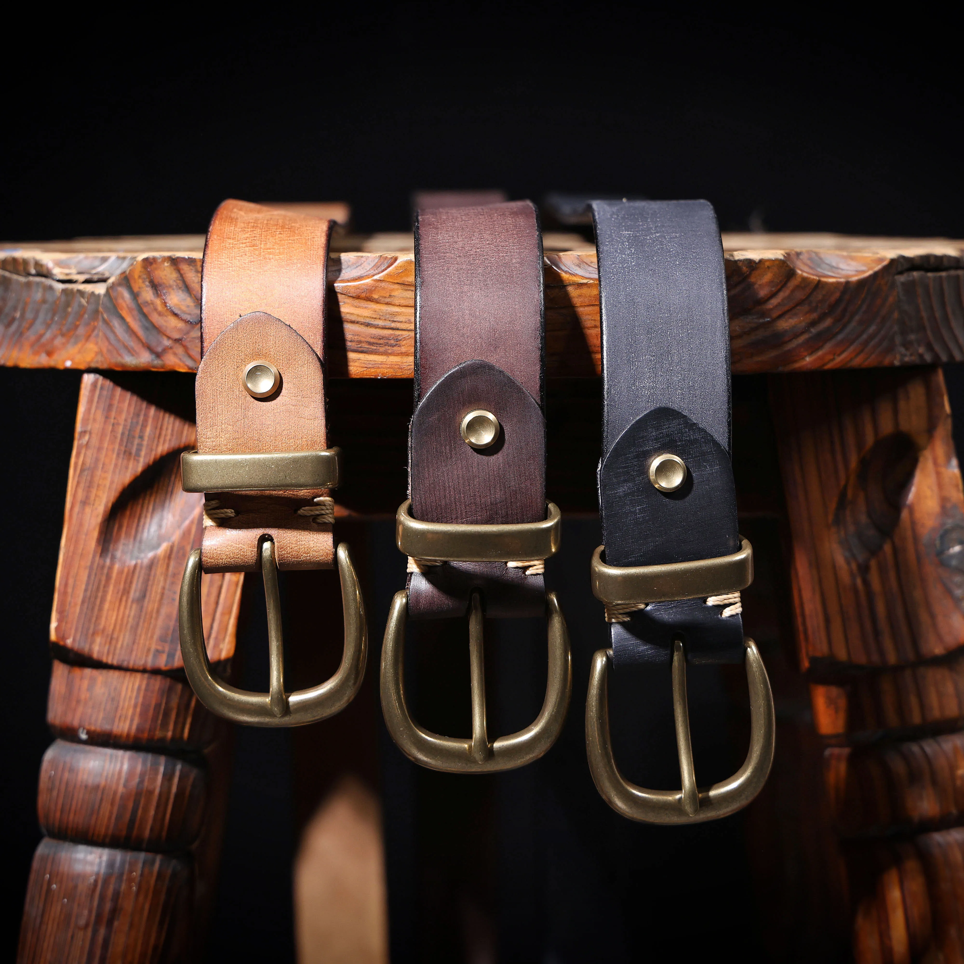 S.WORKER Echtledergürtel für Herren, Vintage-Messingschnalle, handgefertigter Gürtel aus hochwertigem Rindsleder, Retro-Freizeitgürtel für Jeans, langlebig – Detail 7