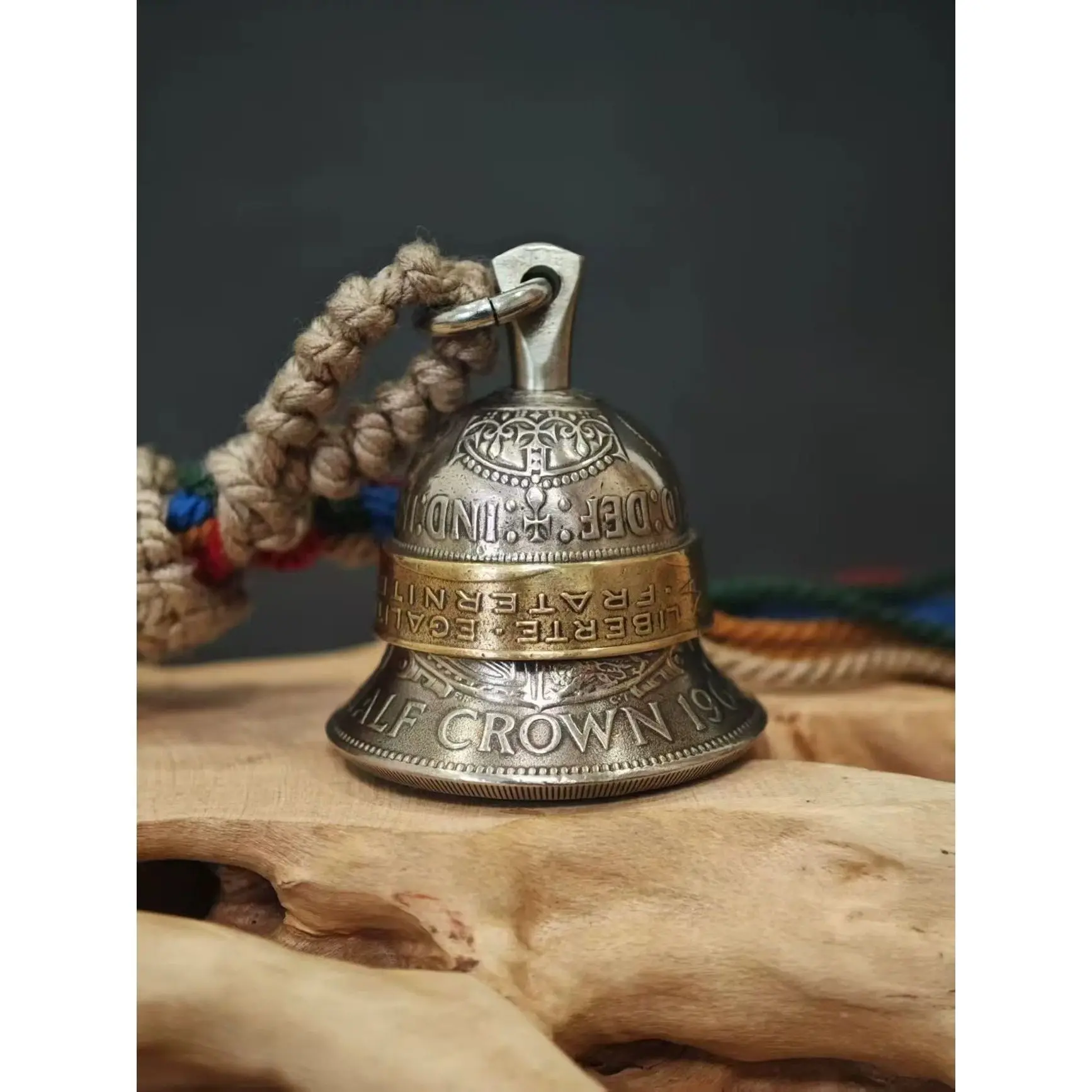 اثنين من اللفات ونصف كرونا جرس المرقعة خمر سيارة قلادة المفاتيح حقيبة سحر حقيبة الديكور #1