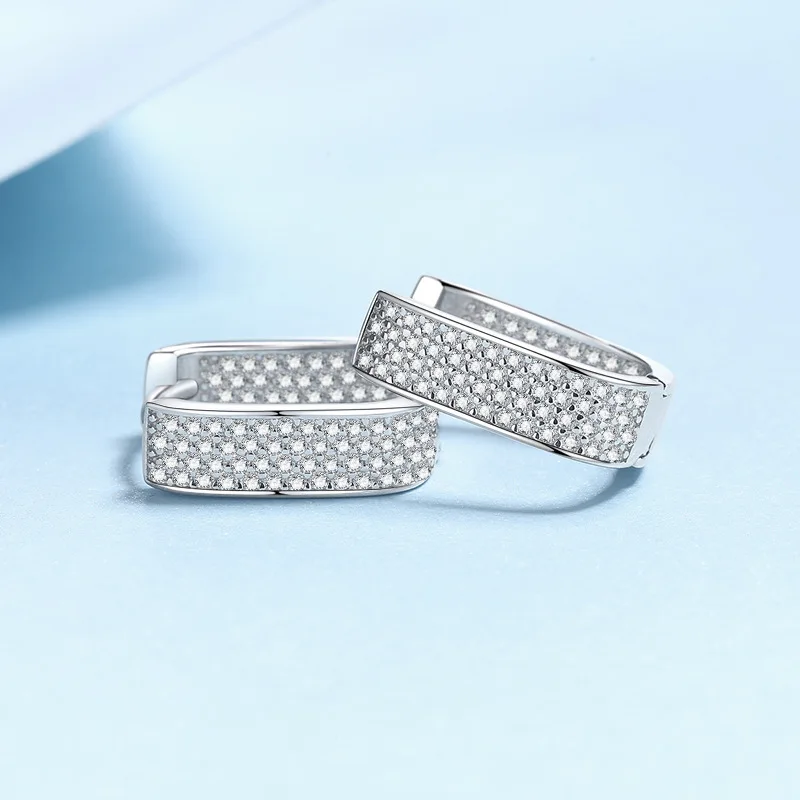 

Повседневные вневременные маленькие квадратные серьги-клипсы для женщин, 0.46 карата каждый, с муассанитом, платина PT950 | Никогда не стареет.