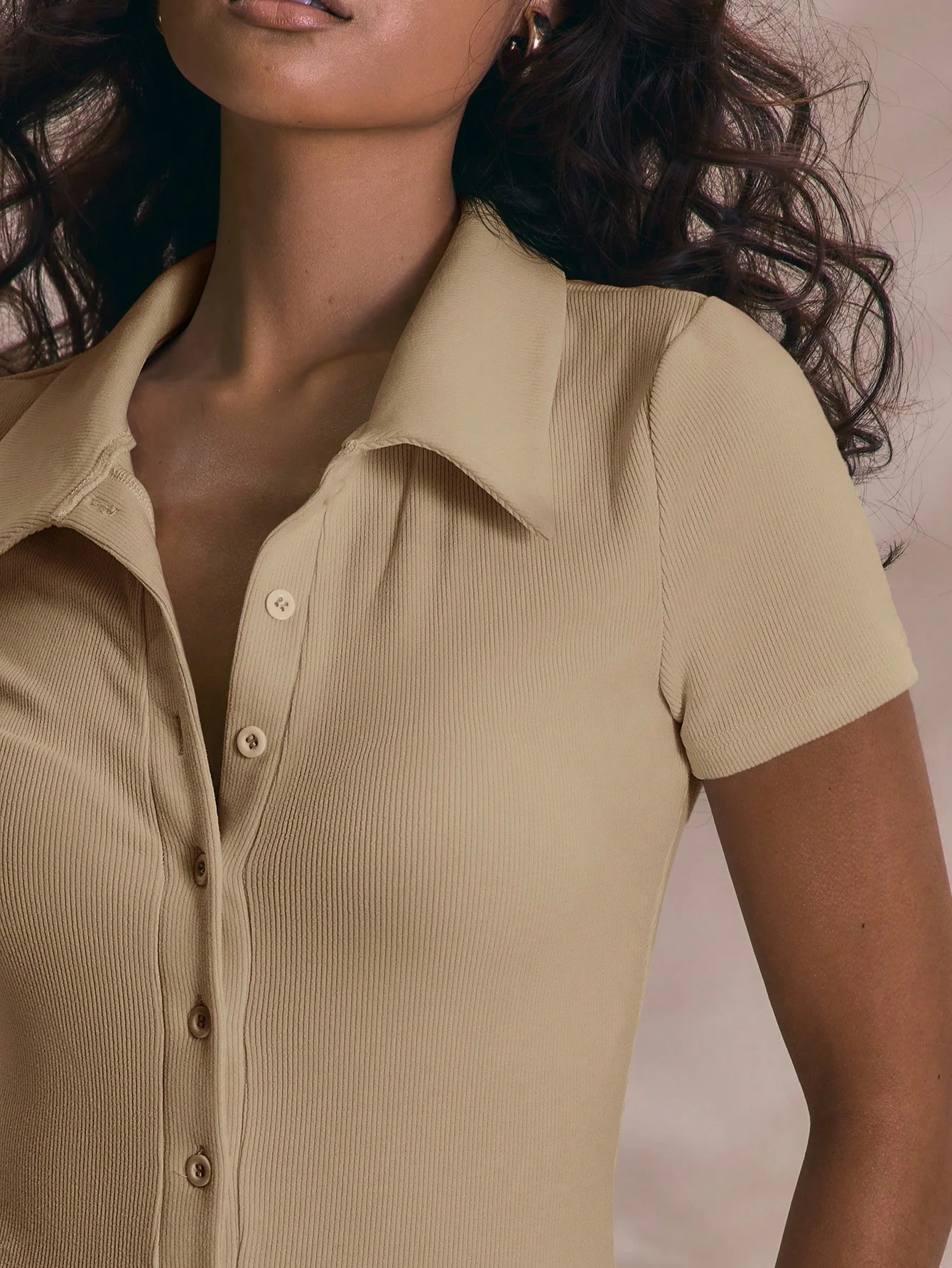 100% knit, seamless, button-up, short-sleeve, collar-style women’s tunic pants for spring and summer casual wear.Relaxation view 5