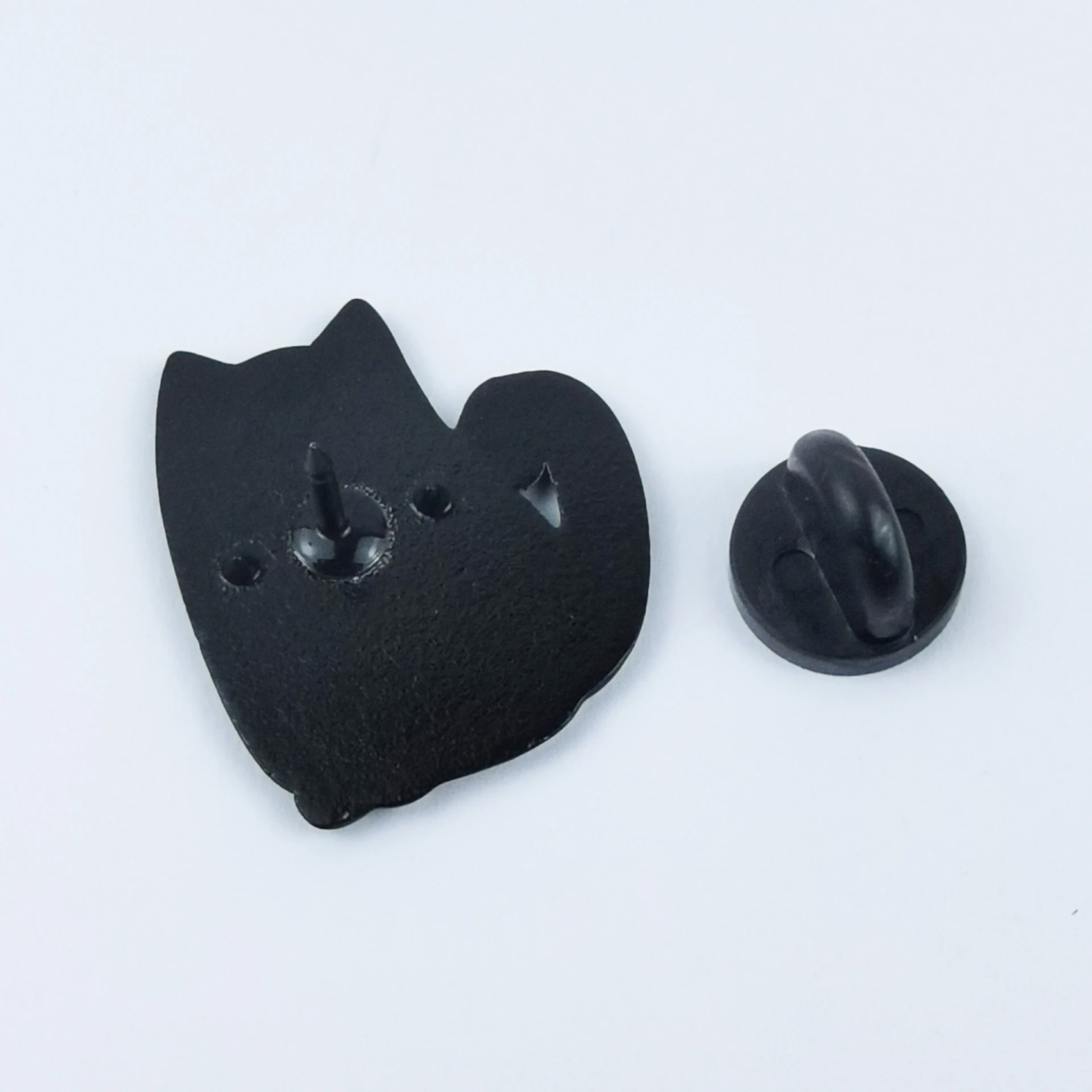 Cartoon Smiling Cat Series Alloy Lapel Pin Cute Animal Accessory for Clothes And Bags Unisex Couple's Badge Fashion Jewelry