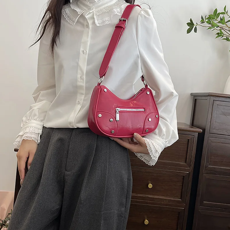 Design Sense High Street Rivet Underarm Bag Fashion Korean Spice Girls All-match Shoulder Bag 2024 New Commuter Crossbody Pack