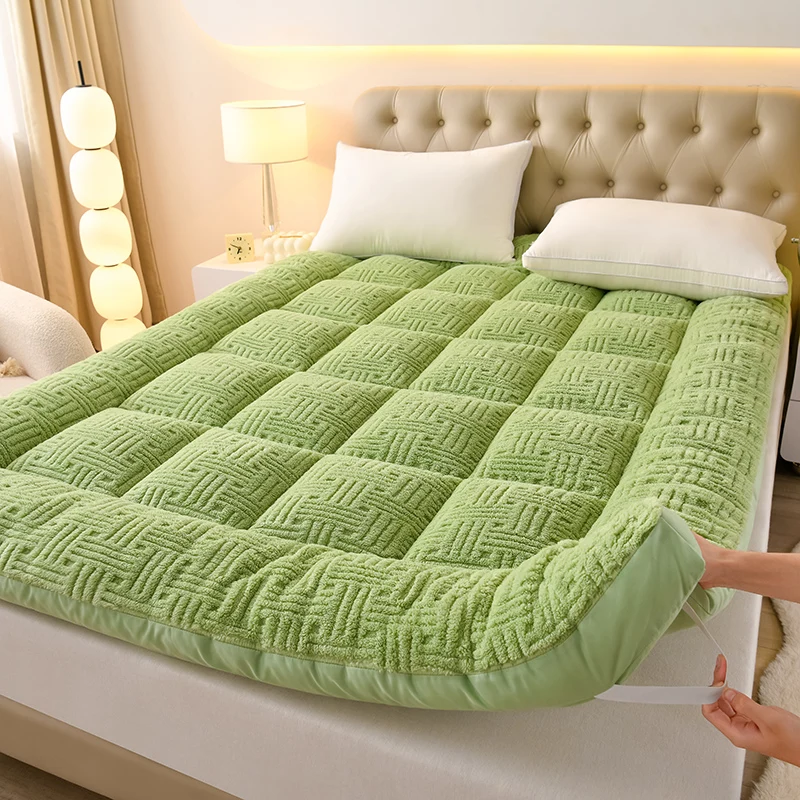 Super Soft Fluffy Fleece Mattress Topper Extra Thick Warm Plush Mattress Pad for Winter Queen Size Folding Camping Floor Mat