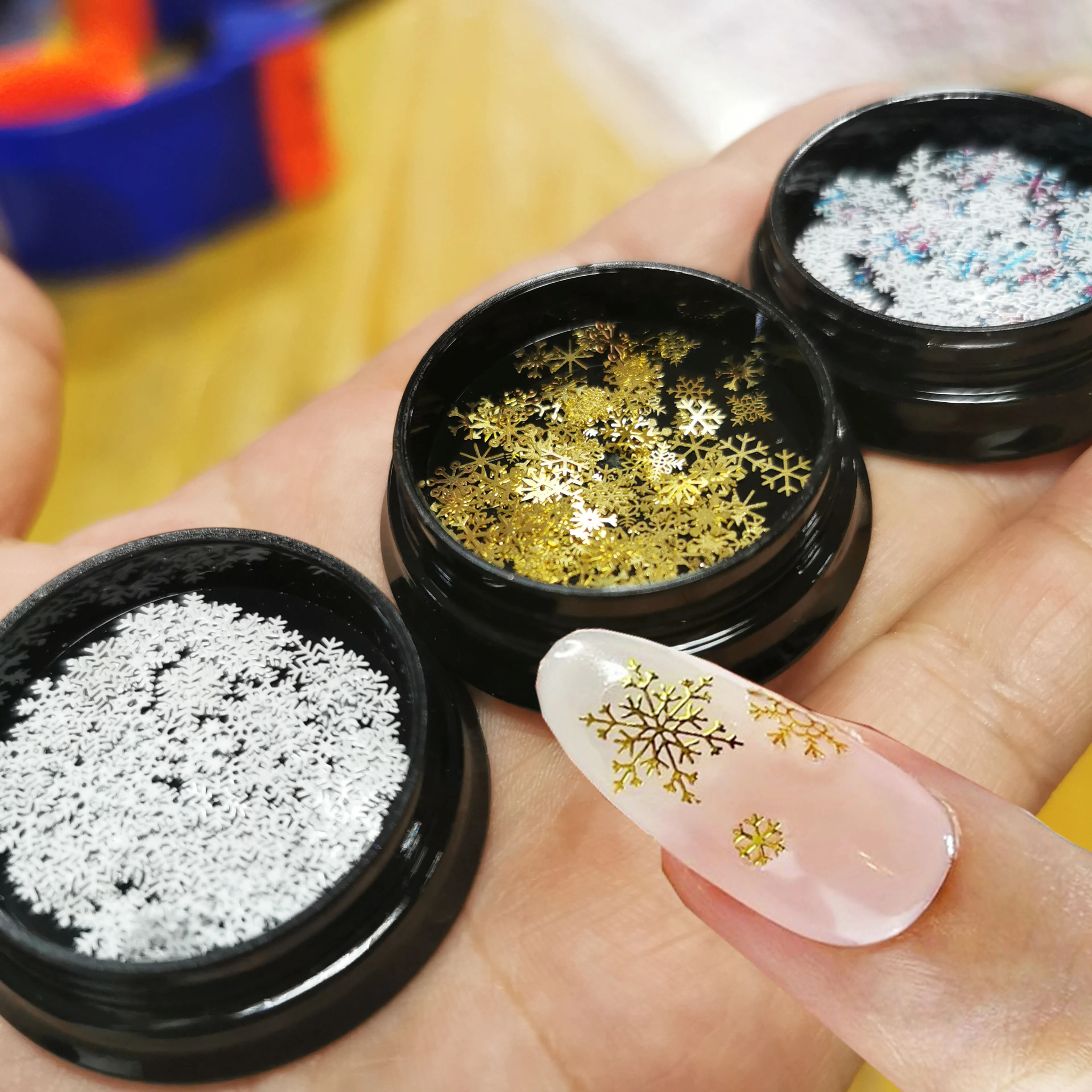 3D Natale Lega Fiocco di neve Paillettes per unghie Inverno Natale Fiocchi di metallo dorato Decorazione per unghie Capodanno fai da te Accessorio per unghie lucido