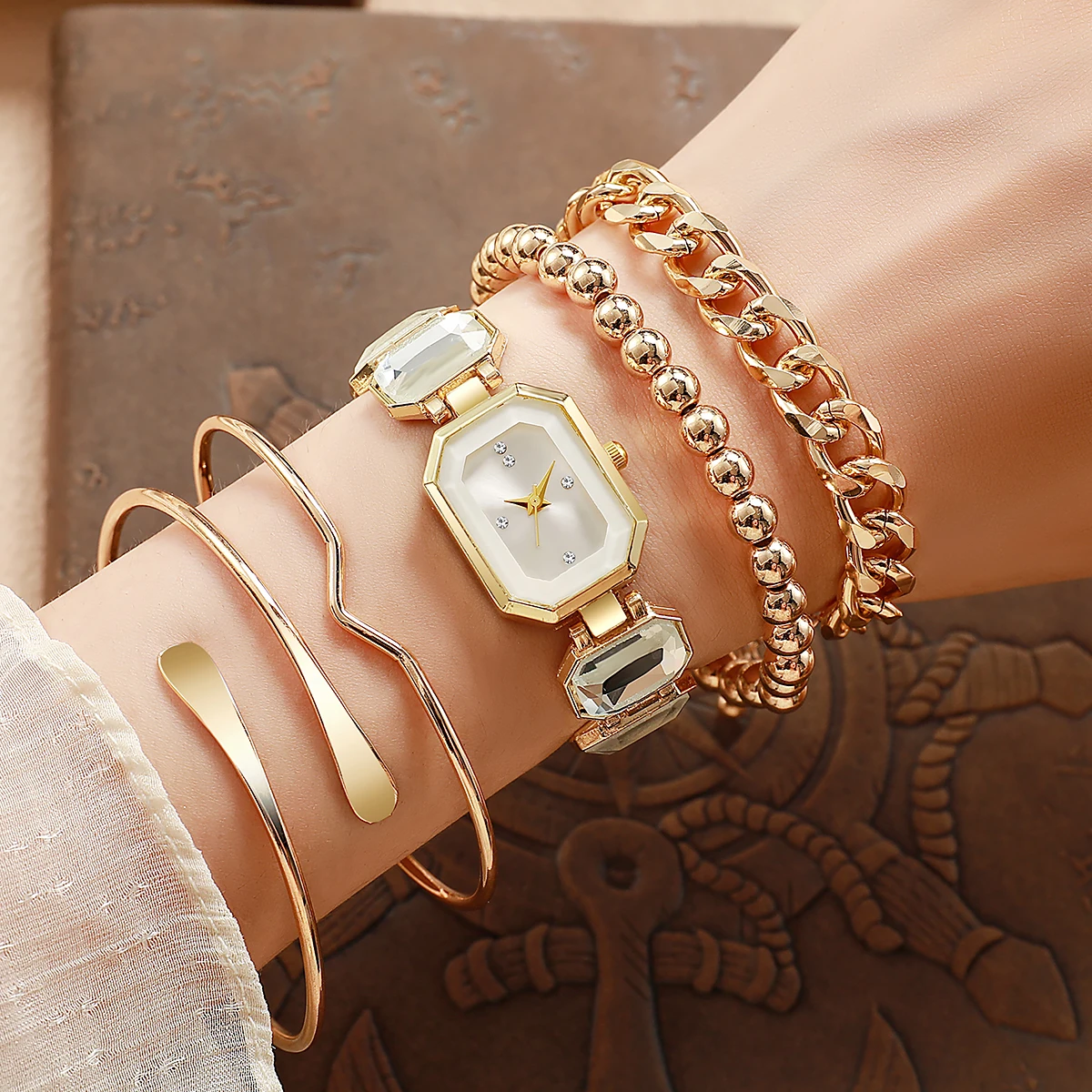 

Модные новые простые роскошные универсальные женские наручные часы и браслет в деловом стиле в стиле ретро, набор из пяти предметов