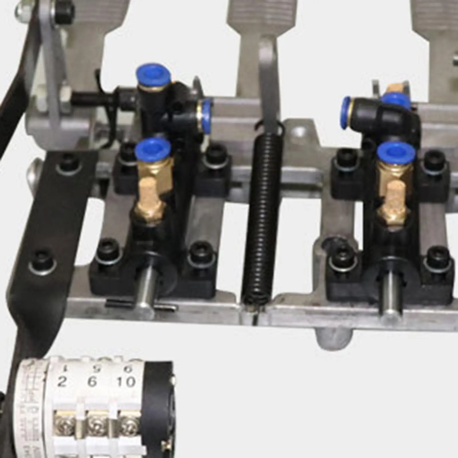 

Spare Parts for Tire Changer Machine Steel Foot Pedal Assembly 3-pedal Valve for Auto Tire Removal Tools