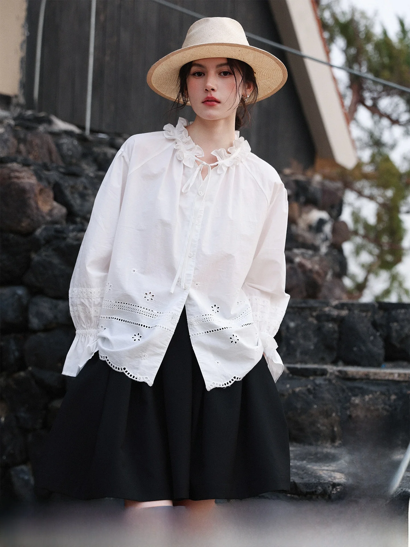 

White Embroidered Hollow out Lotus Le Collar irt Women's Design Sensation French Sle Loose Fit Cotton Long Sve irt