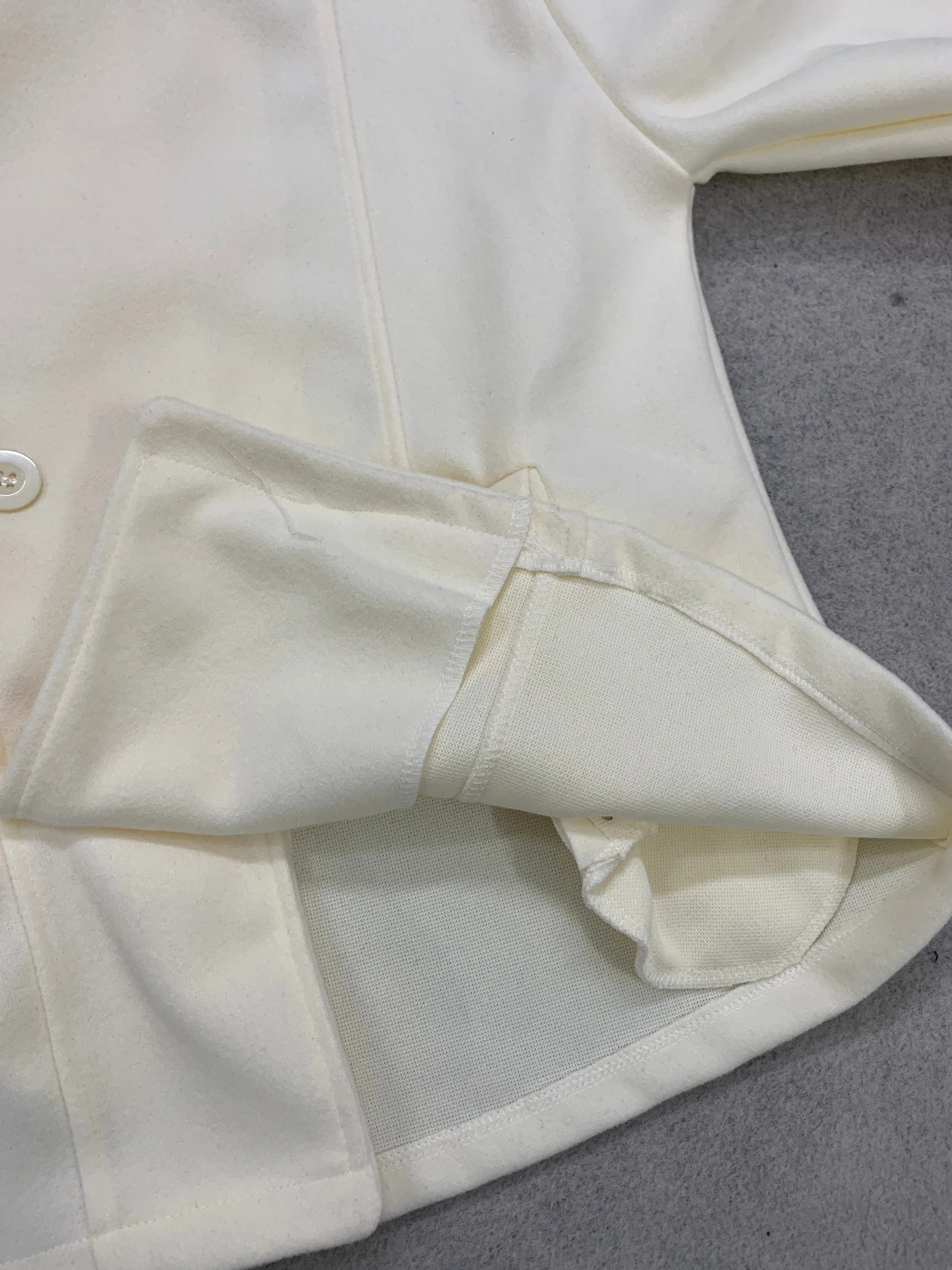 2026 neue Damen-Wolljacke mit Stehkragen, Knopfdesign, lockere kurze Jacke, elegant für Herbst und Winter, Outdoor- und Streetwear. – Detail 13