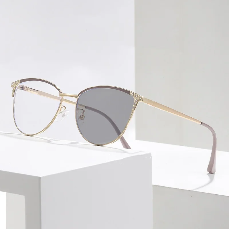 Neue klassische Cat Eye photochrome Damen-Myopie-Brille, fortschrittliche Mode, neutrale Diamant-Intarsien, Anti-Blaulicht-Brille – Detail 5