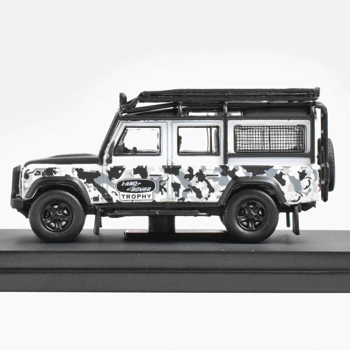 Master 1:64 The Defender 110 Defender Diecast Model Car