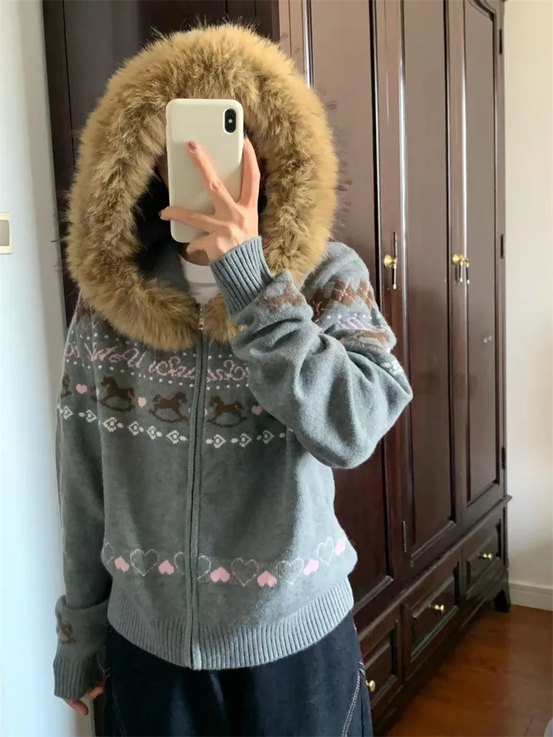 

232012, новая серая вязаная рубашка в стиле ретро с шерстяным воротником и капюшоном для женщин, демонстрирующая тонкую куртку-свитер с волосатым воротником